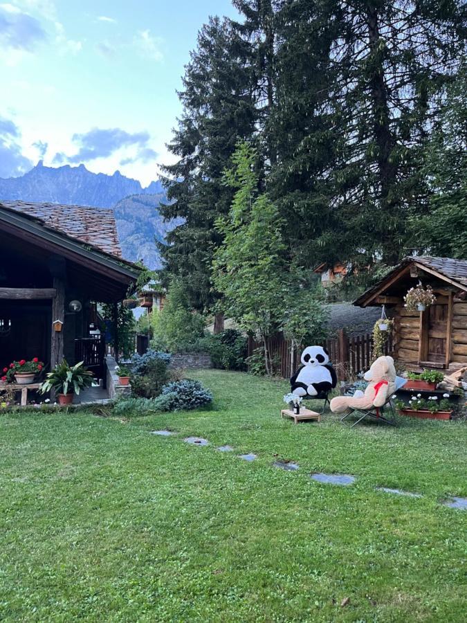 Chalet Blanc "Coeur Sapin" Курмайор Екстер'єр фото