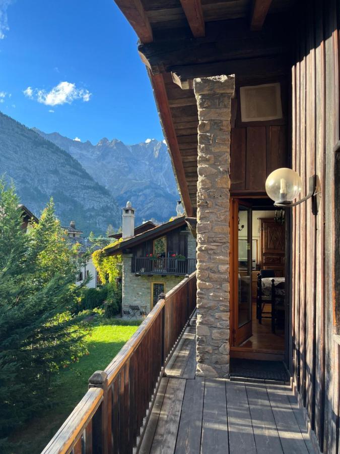 Chalet Blanc "Coeur Sapin" Курмайор Екстер'єр фото