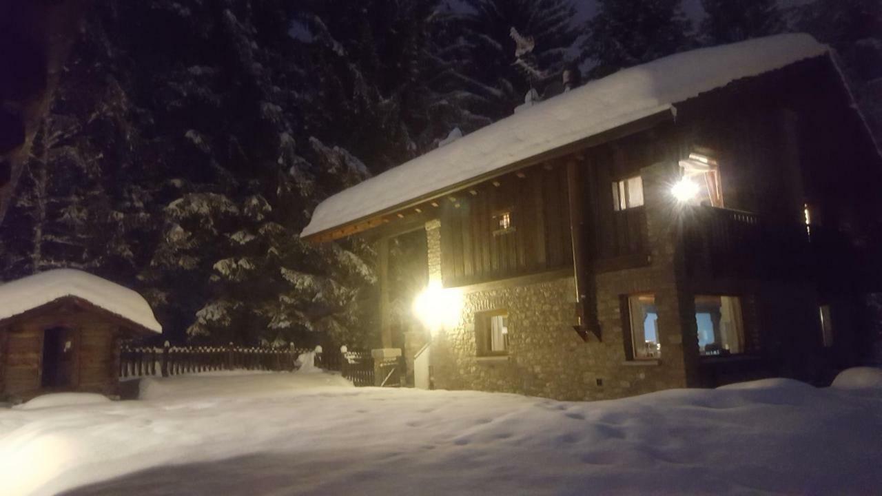 Chalet Blanc "Coeur Sapin" Курмайор Екстер'єр фото